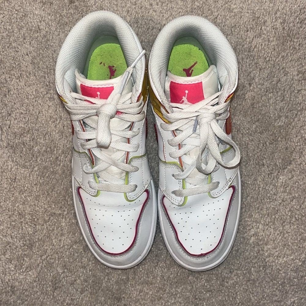 Air Jordan 1 Mid Edge Glow (GS) - Picture 6 of 14